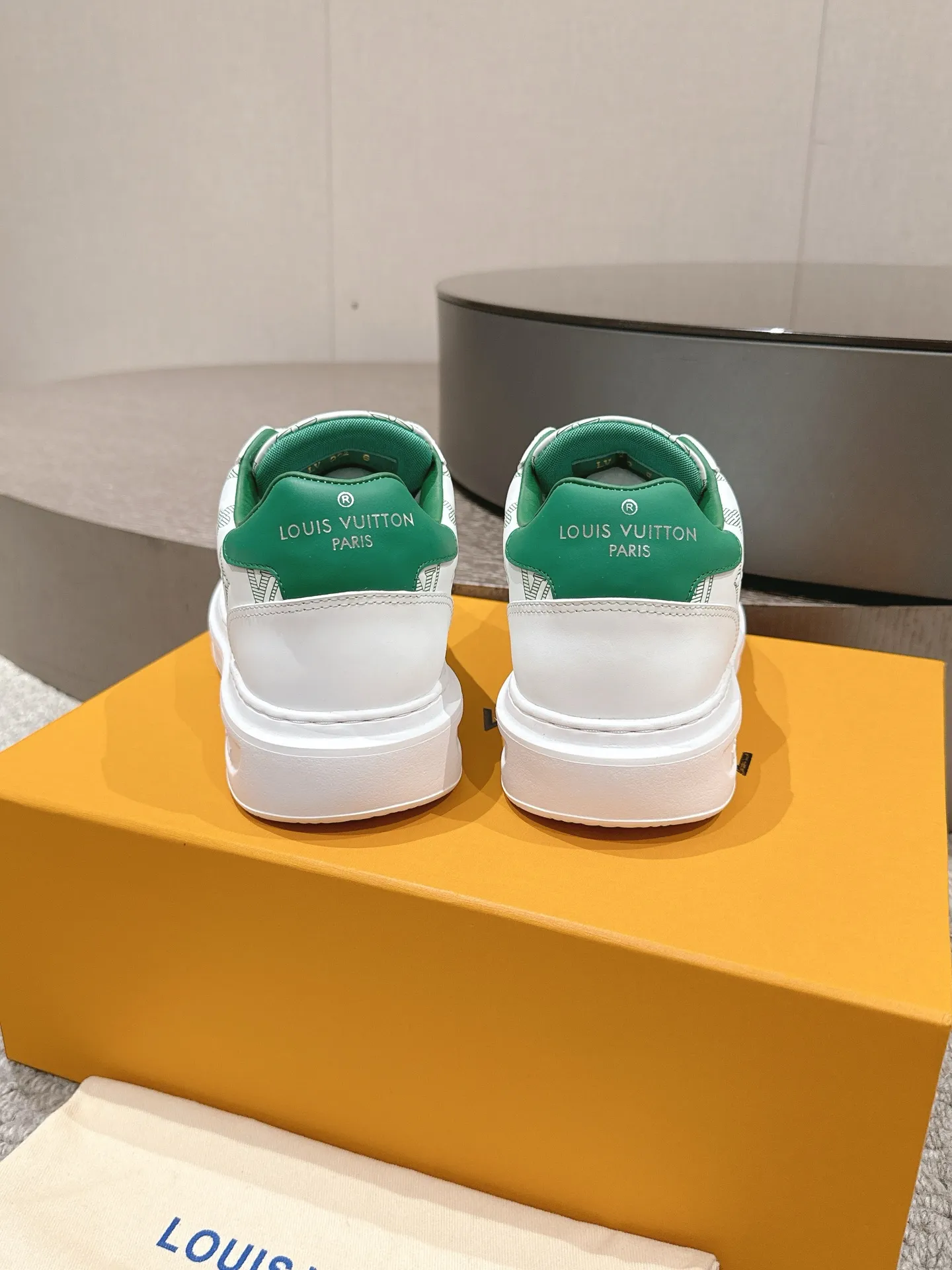 👟👟Ex-factory price 680👟👟 Women's shoes, women's clothing, LV25 new style, white shoes, best-selling models in the counter window, very three-dimensional and beautiful! Personalized printing, three-dimensional printed cowhide fabric...cowhide feet...original 4cm thick sole...Logo hot stamping, matching packaging, code number: 37-44 (45 customized, non-refundable)